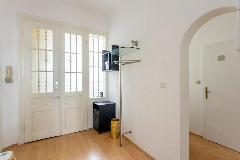 Vintage Living In The Heart Of Vienna. Apartamento